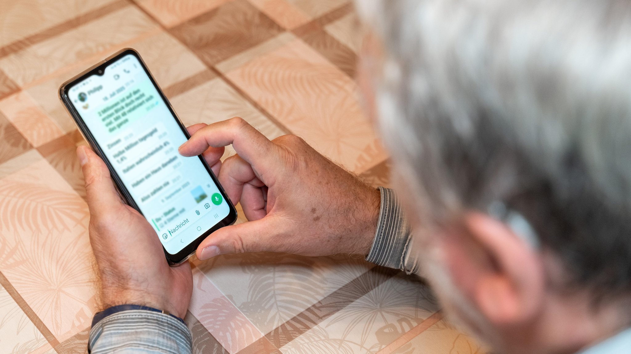 Verbraucherschützer warnen vor einer neuen Betrugsmasche auf Whatsapp