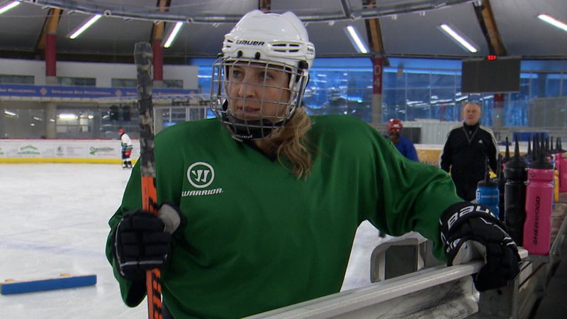 Anni Friesinger-Postma spielt jetzt Eishockey