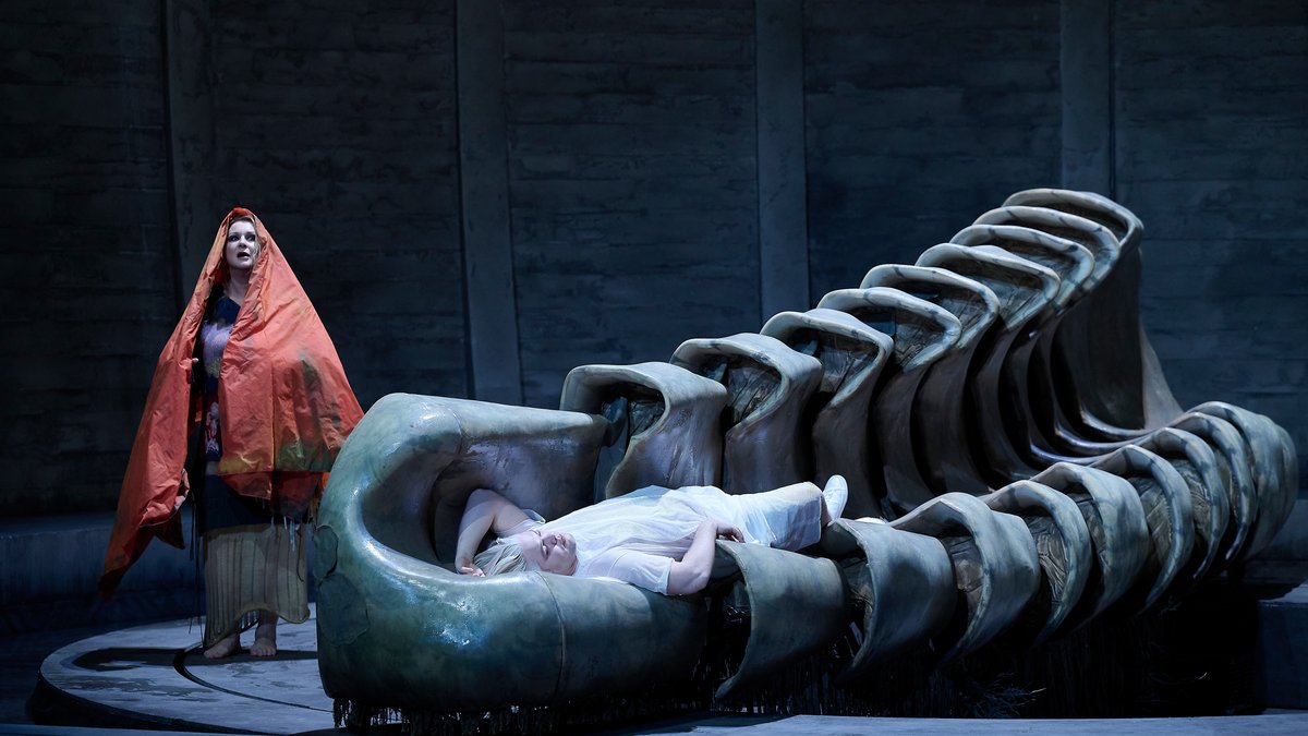 Szene aus "Die Frau ohne Schatten" am Staatstheater Stuttgart