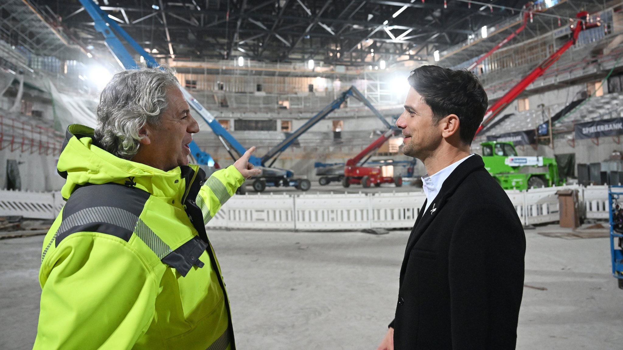 Oliver Wesp (rechts) und Andreas Mayer von der Red Bull Stadion GmbH
