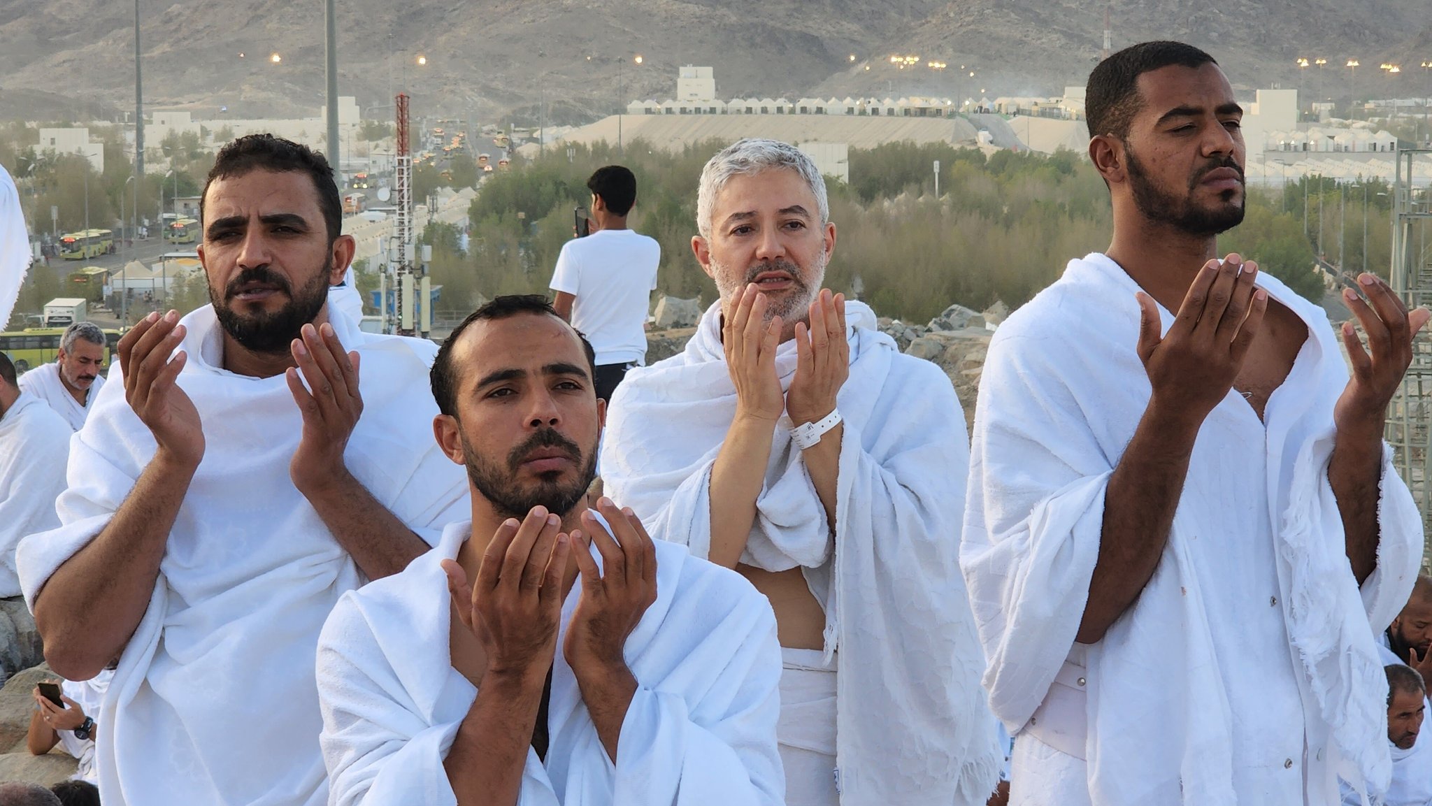 Nach Mekka gepilgert – mit dem Wunsch, sündenfrei zurückzukehren. | Bild: picture alliance / AA | Ashraf Amra Nach Mekka gepilgert – mit dem Wunsch, sündenfrei zurückzukehren.