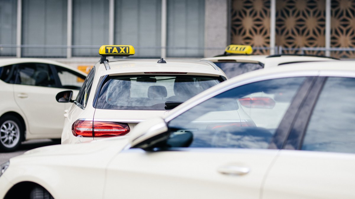 Corona und Billig-Konkurrenz: Taxifahrer in Bedrängnis