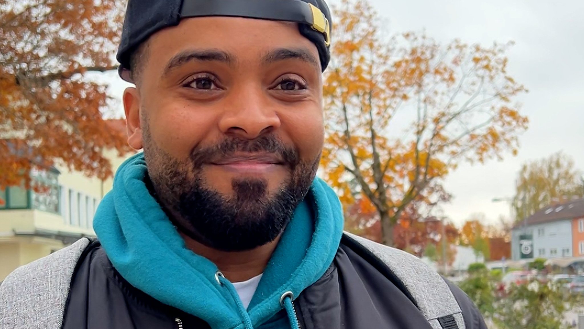 Radwan arbeitet als Altenpfleger und Dolmetscher.