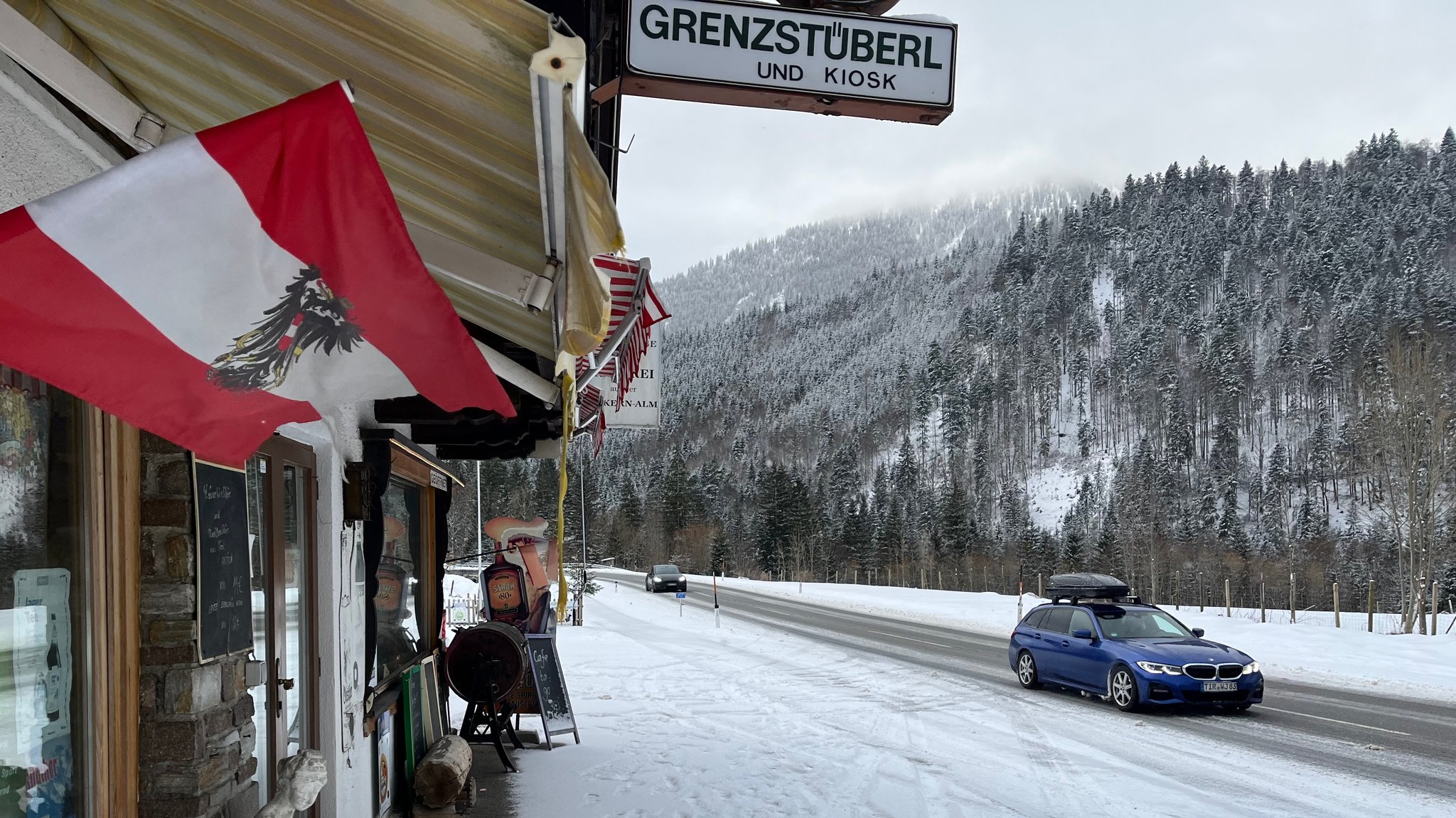 Grenzstüberl und Straße