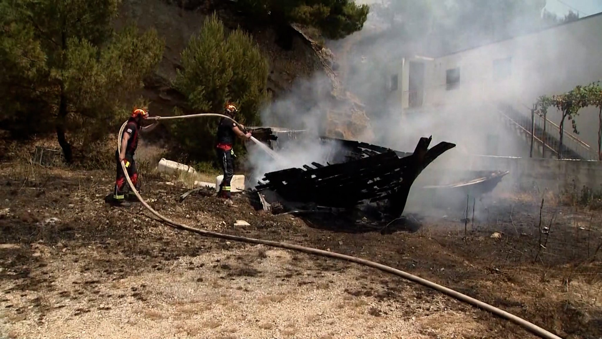 Waldbrand in Kroatien – Einheimische und Touristen fliehen