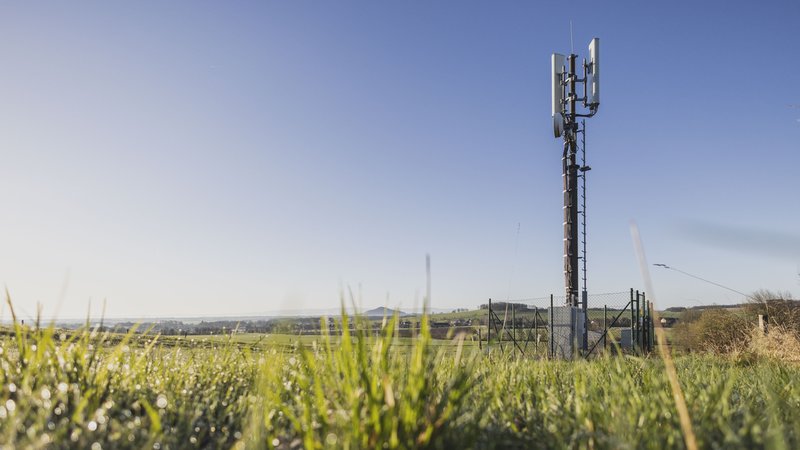 Sendemast mit 5G-Technik, aufgenommen in Königshain (Archivbild) | Bild: picture alliance / photothek | Florian Gaertner Sendemast mit 5G-Technik, aufgenommen in Königshain (Archivbild)