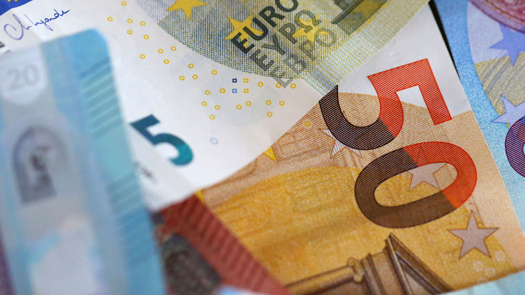 Bund und Länder zahlen beim 49-Euro-Ticket jeweils die Hälfte. Doch was geschieht danach?