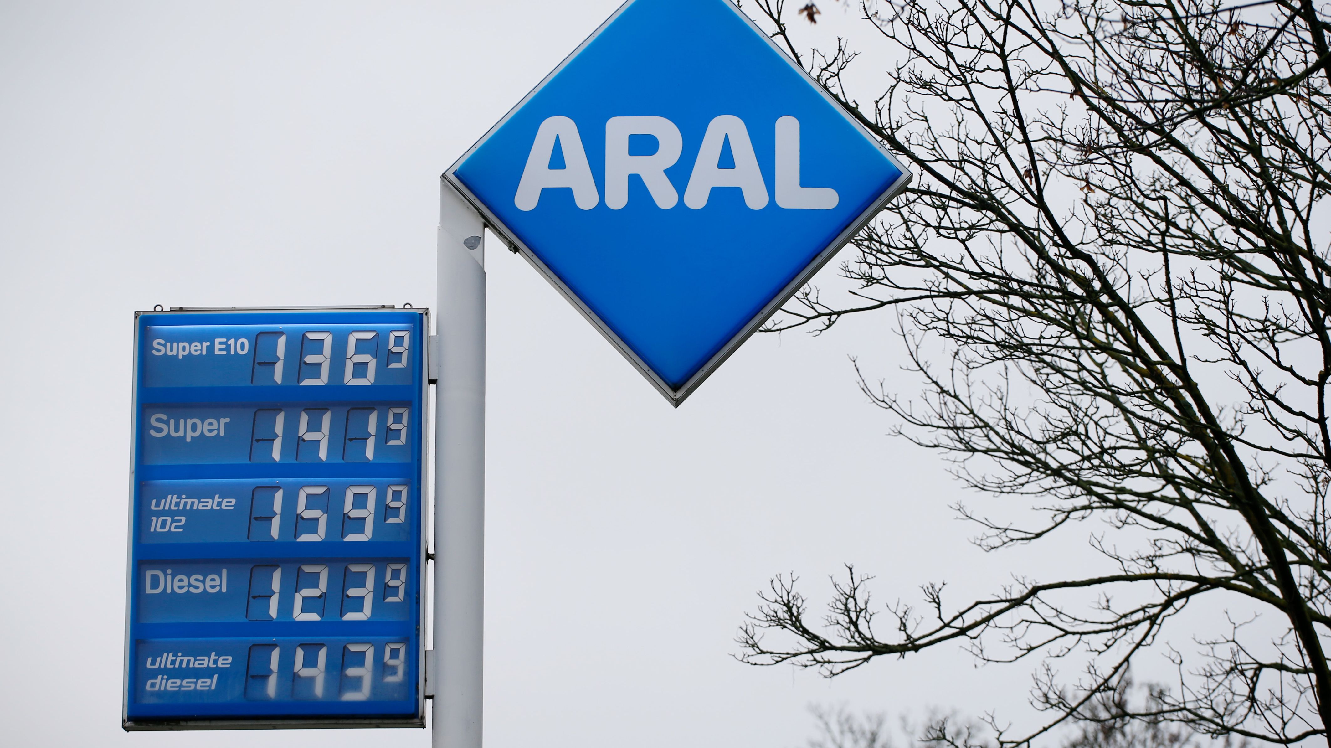 Tanken Warum Die Spritpreise 2021 Gestiegen Sind Br24
