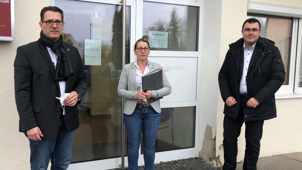 Bürgermeister Ingo Hellstern, Bürgermeisterin Mirjam Steiner und Bürgermeister Tobias Steinwinter suchen neue Hausärzte für die VG Syrgenstein.