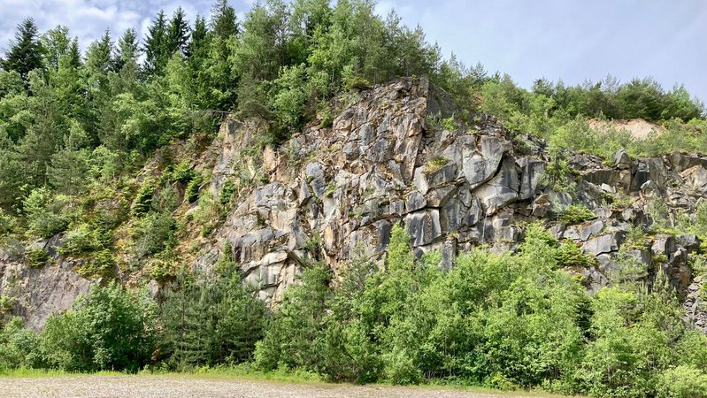 Stillgelegter Granit-Steinbruch | Bild: BR/Renate Roßberger Stillgelegter Granit-Steinbruch