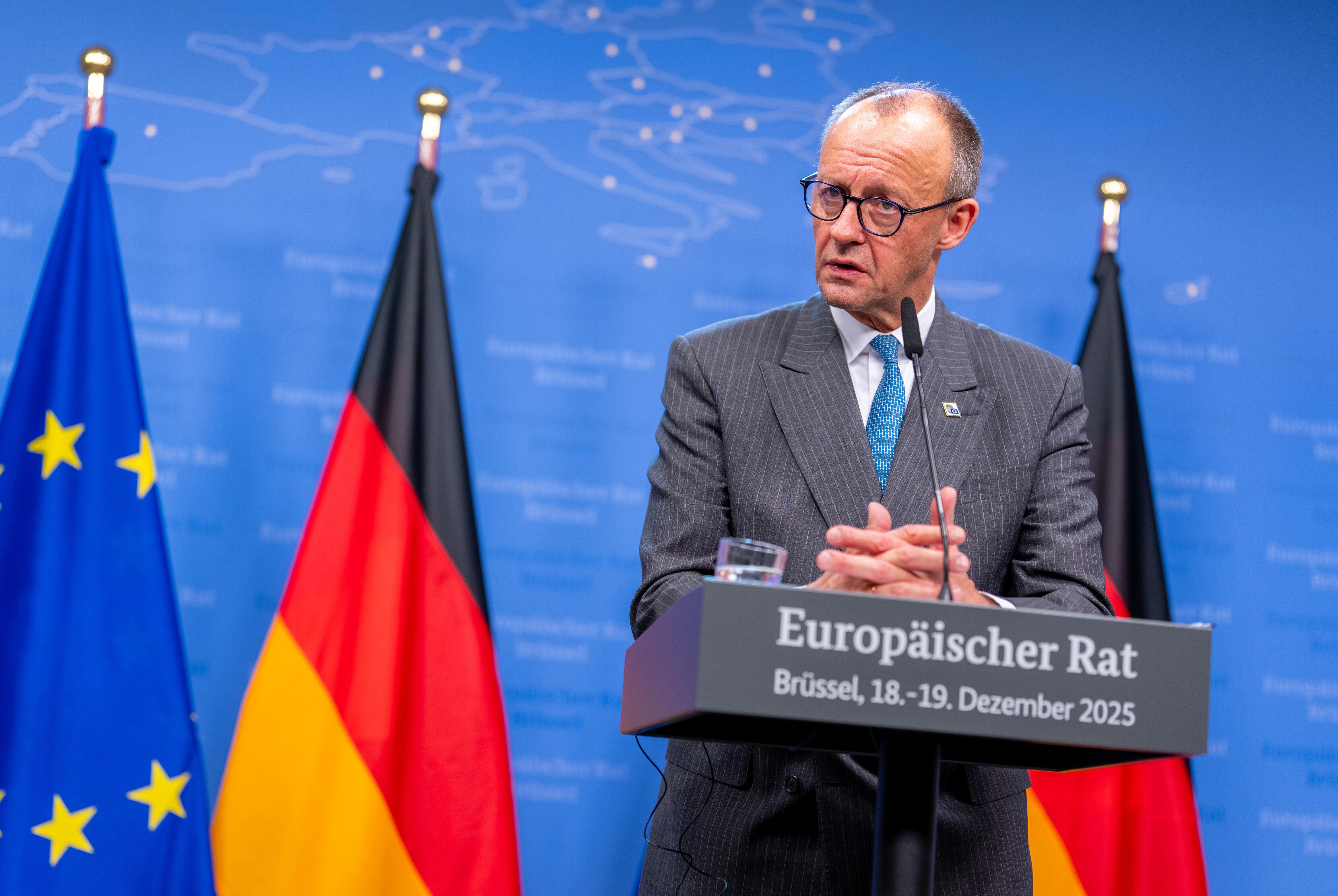 Bundeskanzler Friedrich Merz (CDU) spricht bei der Pressekonferenz nach dem EU-Gipfel