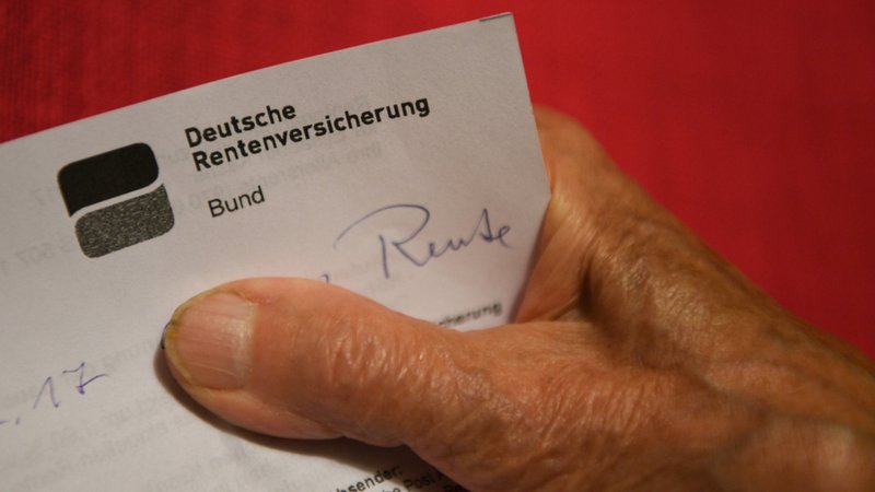 Rentenbescheid der deutschen Rentenversicherung | Bild: dpa-Bildfunk/Felix Kästle Rentenbescheid der deutschen Rentenversicherung
