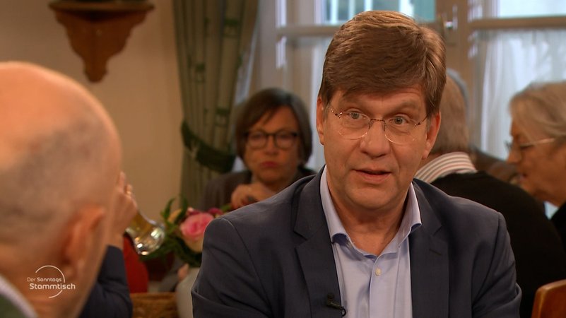 Christoph Schwennicke beim Sonntags-Stammtisch des BR Fernsehens.
