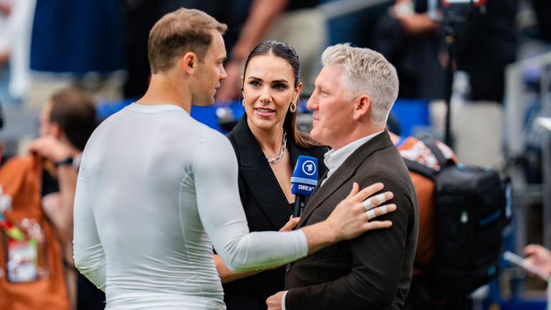 Manuel Neuer (Deutschland) bei Bastian Schweinsteiger und Esther Sedlaczek | Bild:picture alliance / Kirchner-Media | Bahho Kara