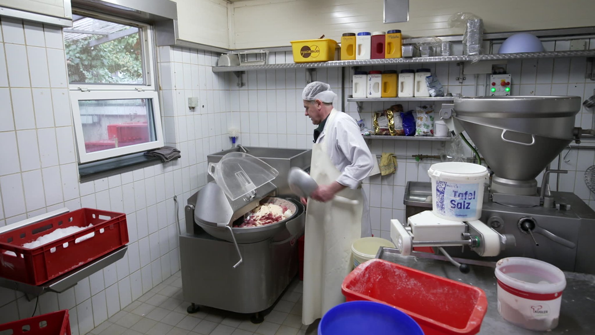 Metzgermeister Josef Vogl aus München-Haidhausen: 90 Prozent der Wurstwaren macht er selber