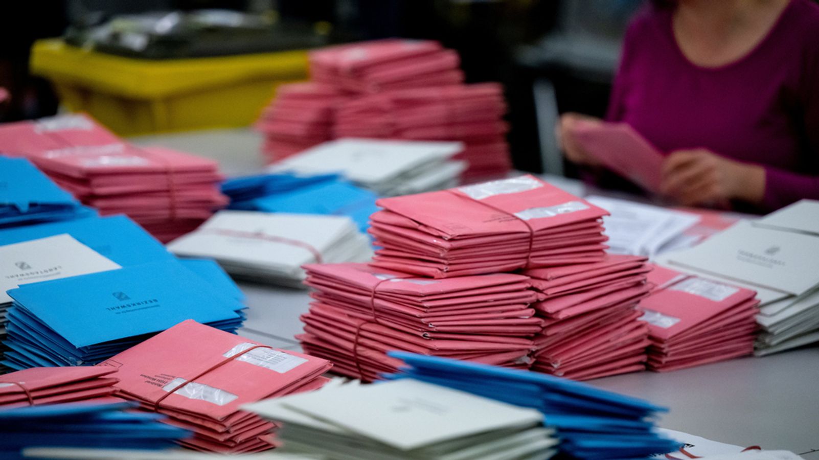 Image accompanying Unterschiedliche Prozentzahlen in den Hochrechnungen nach der bayerischen Landtagswahl zeigten "Ungereimtheiten" zu Ungunsten der AfD.