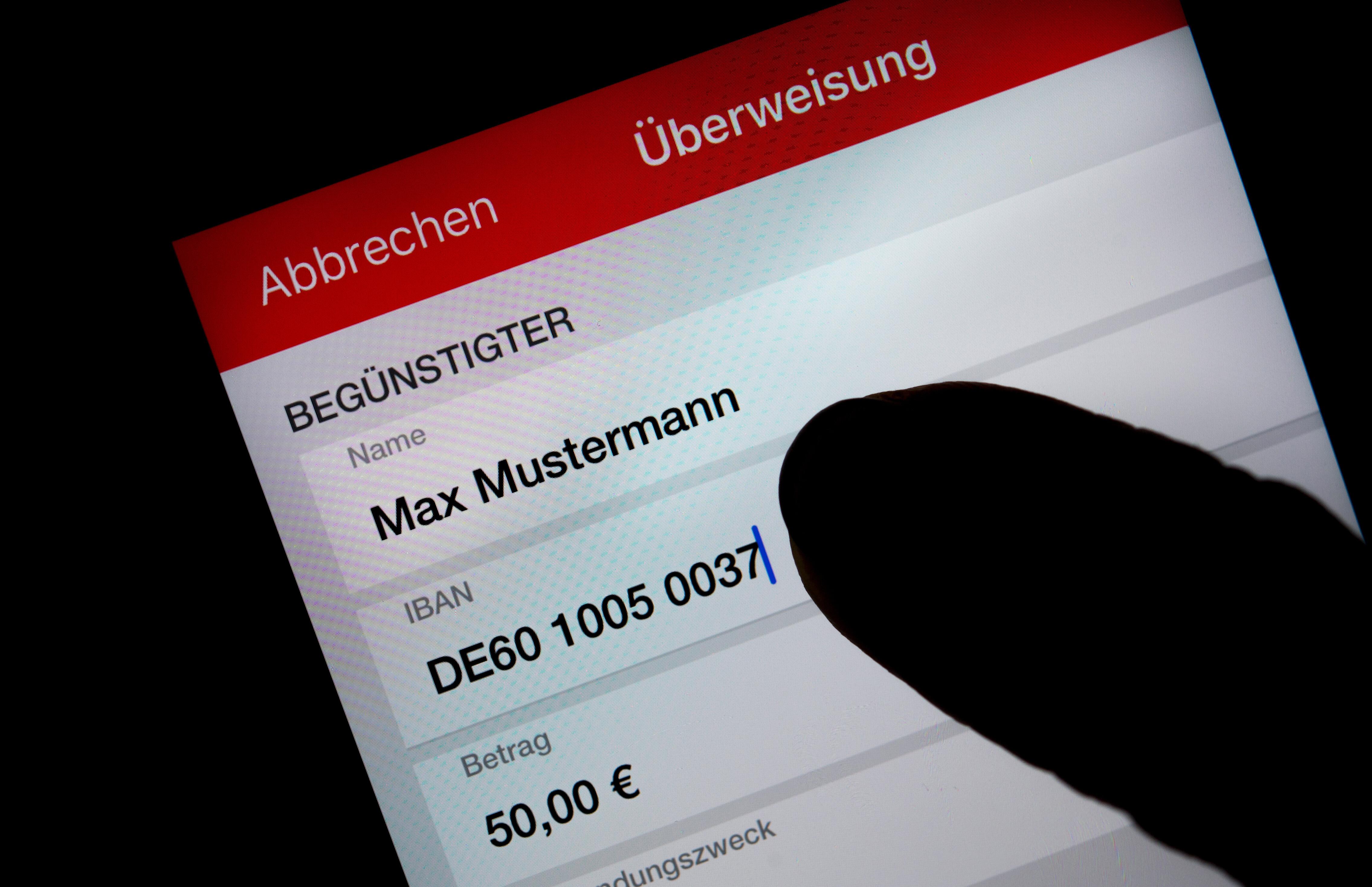 Überweisungsformular auf dem Handy
