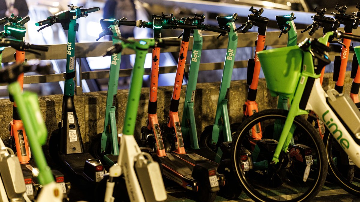 Warum E-Scooter-Fahren immer öfter im Krankenhaus endet