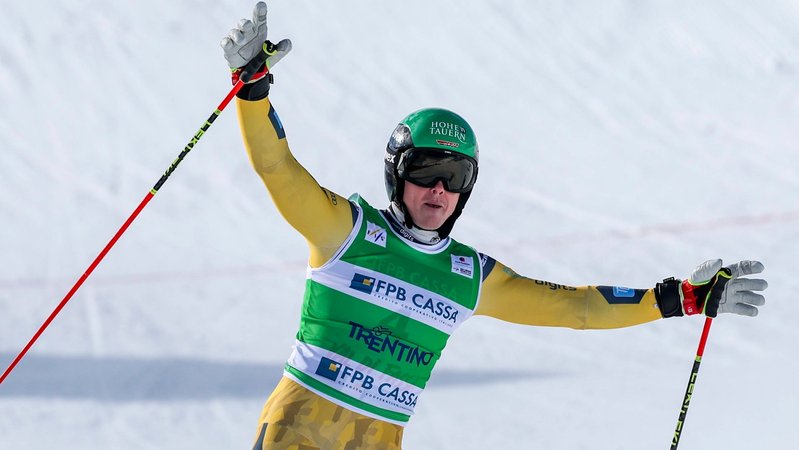 Florian Wilmsmann jubelt im Ziel von Val di Fassa | Bild: IMAGO / GEPA pictures Florian Wilmsmann jubelt im Ziel von Val di Fassa
