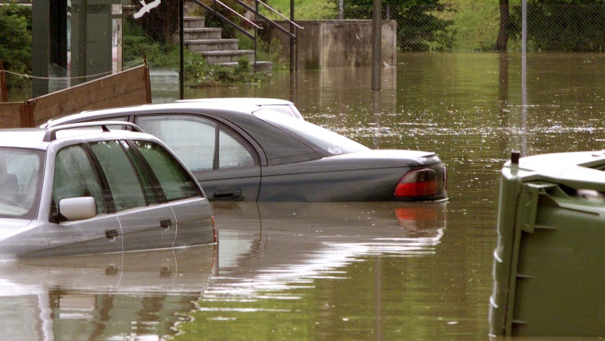 Der 24.Mai 1999 - für die meisten ein ganz normaler Tag. Doch für viele Menschen in Schwaben, Südbayern und entlang der Donau ist dieses Pfingsten vor 25 Jahren im kollektiven Gedächtnis. Denn dort kam es zur Jahrhundertflut. Besonders schlimm war es im niederbayerischen Neustadt an der Donau.