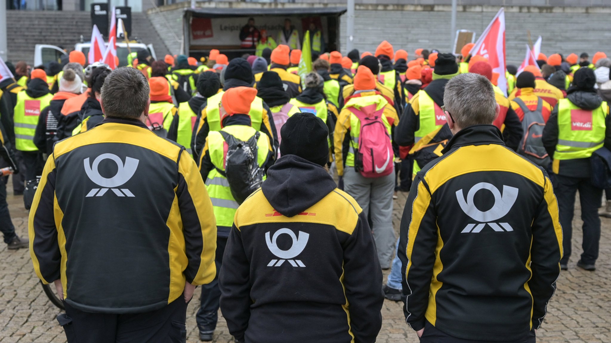 Streik bei Post geht weiter: Briefe und Pakete bleiben liegen