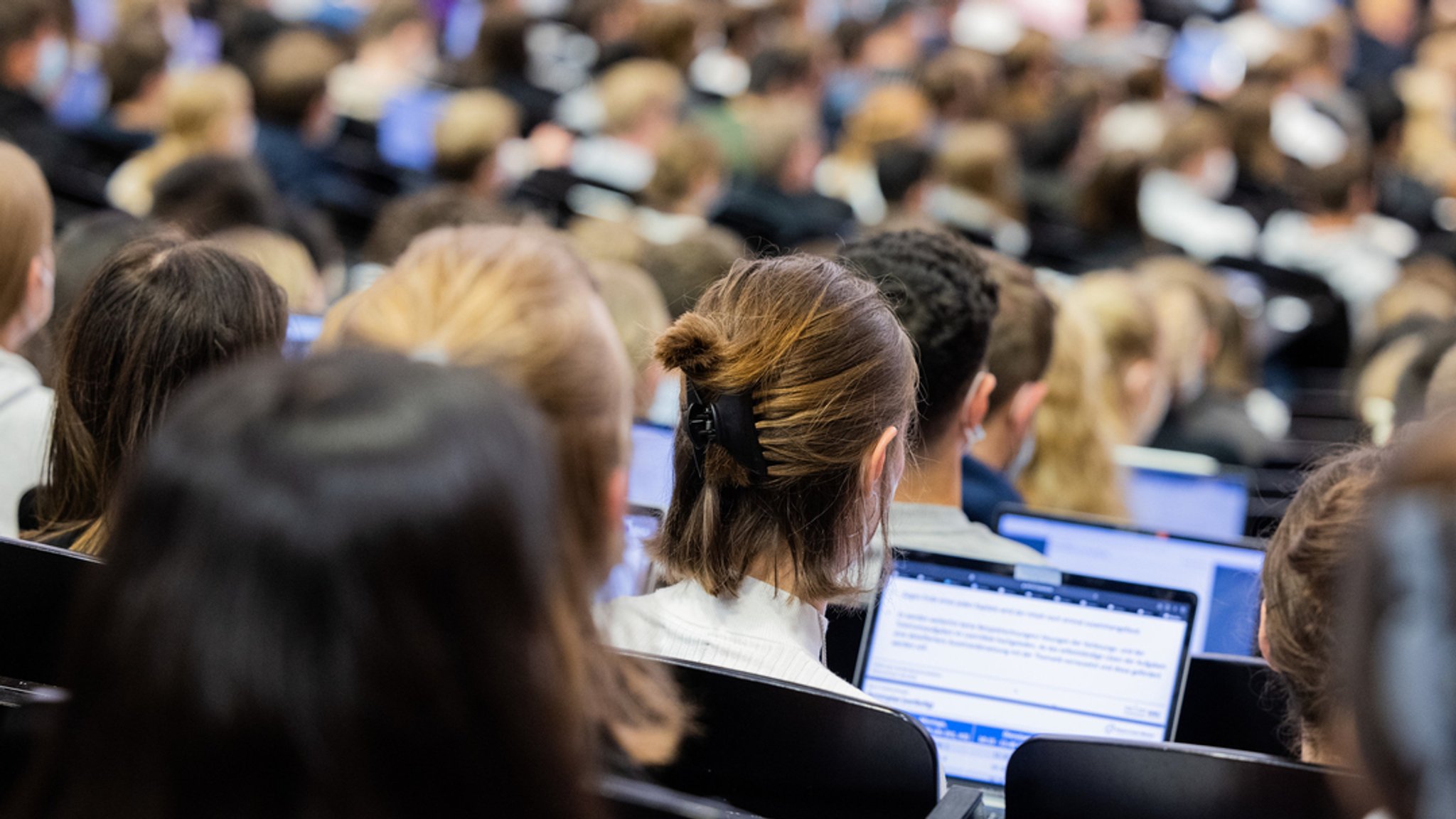 Studierende in einem Hörsaal (Symbolbild)