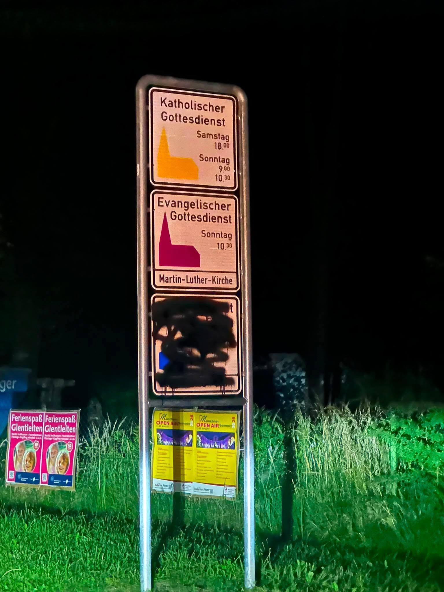 Penzberg: Hinweisschild für Moschee-Gebetszeit beschmiert
