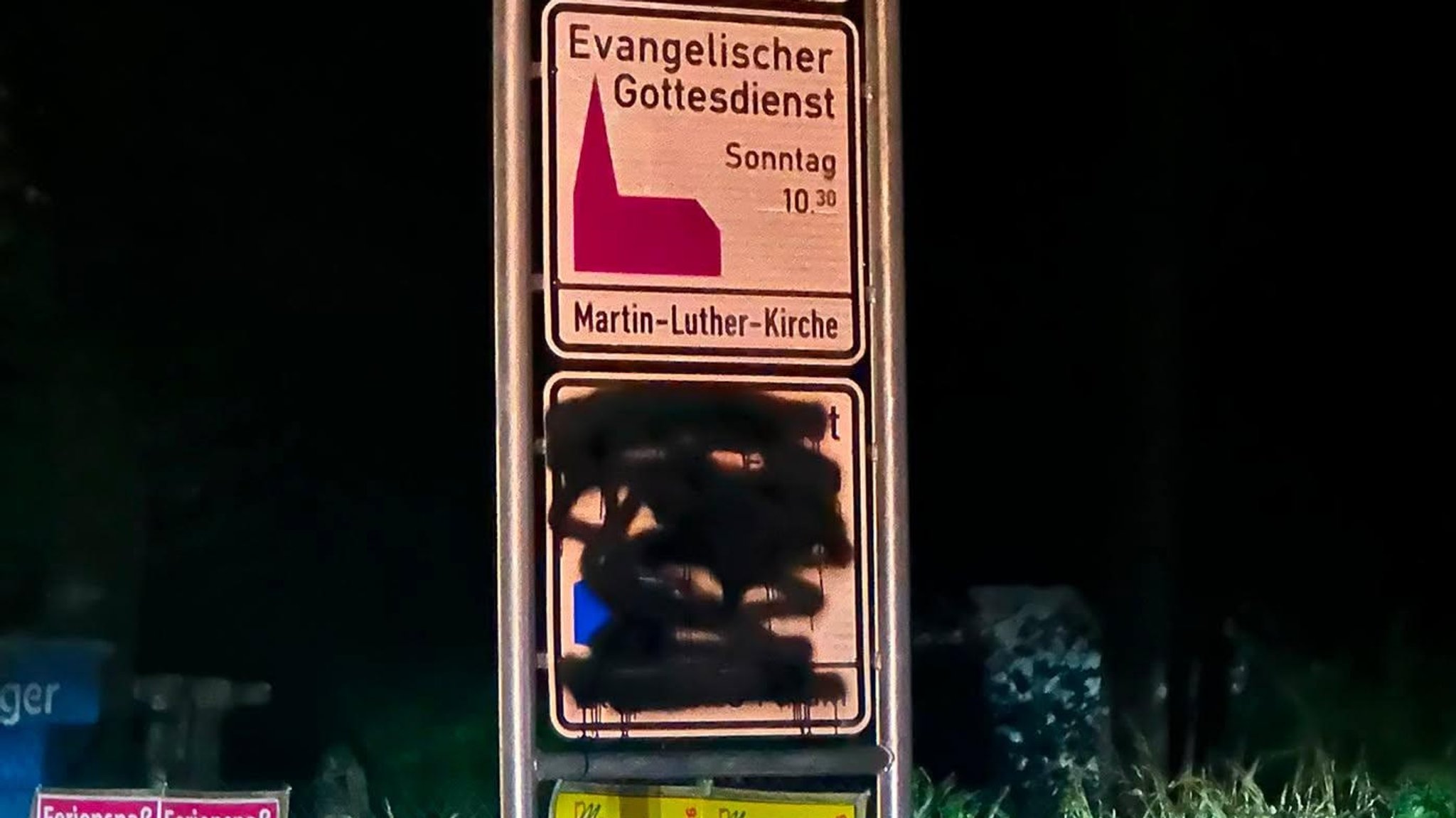 Penzberg: Hinweisschild für Moschee-Gebetszeit beschmiert