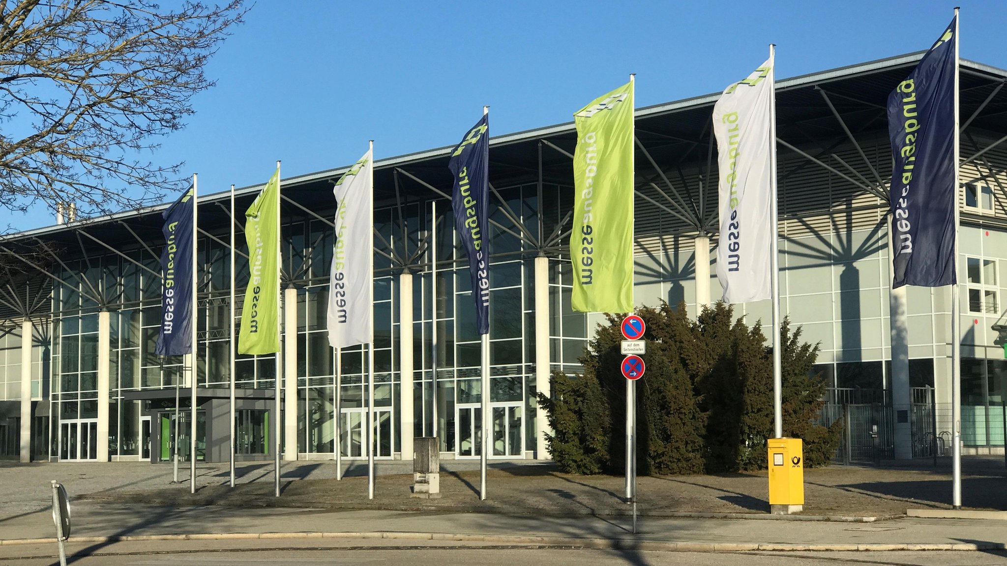 Die Einfahrt zur Messe in Augsburg