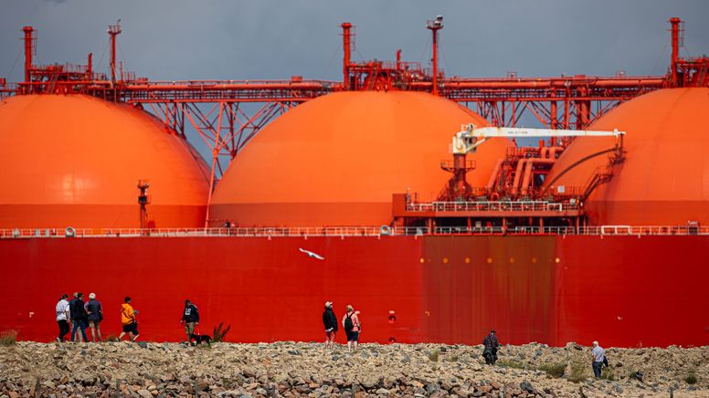  LNG-Tanker vor Cuxhaven. | Bild:picture alliance / Rainer Keuenhof 