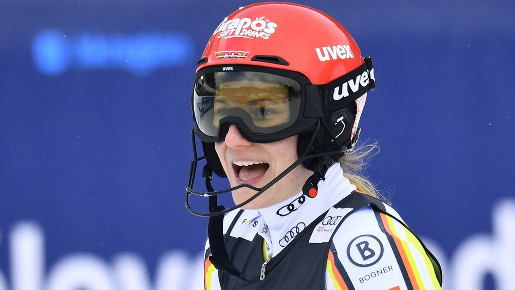 Lena Dürr freut sich über Platz zwei | Bild: picture alliance/dpa/CTK | Radek Petrasek Lena Dürr freut sich über Platz zwei