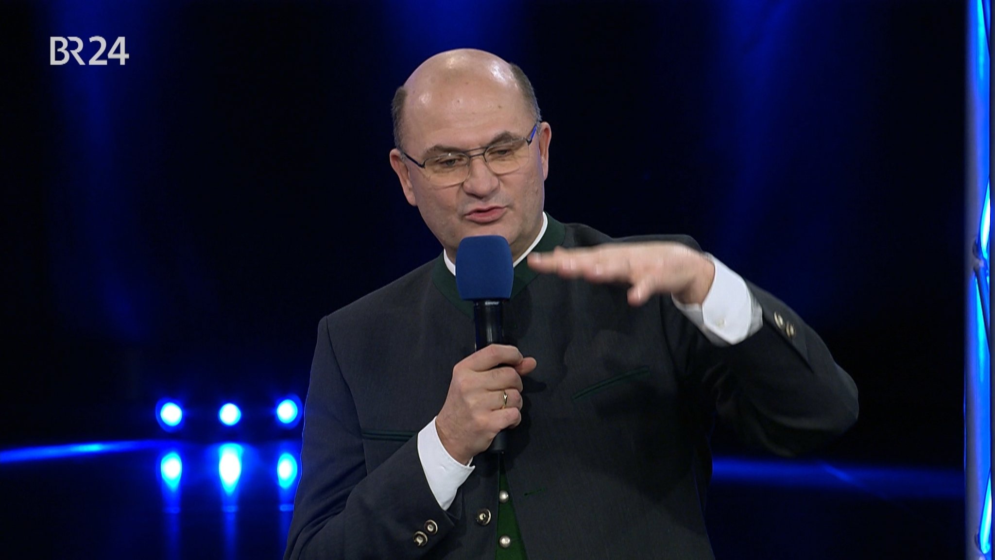 Bayerns Finanzminister Albert Füracker (CSU) in der Diskussion über eine Reform der Erbschaftssteuer. | Bild: BR Bayerns Finanzminister Albert Füracker (CSU) in der Diskussion über eine Reform der Erbschaftssteuer.