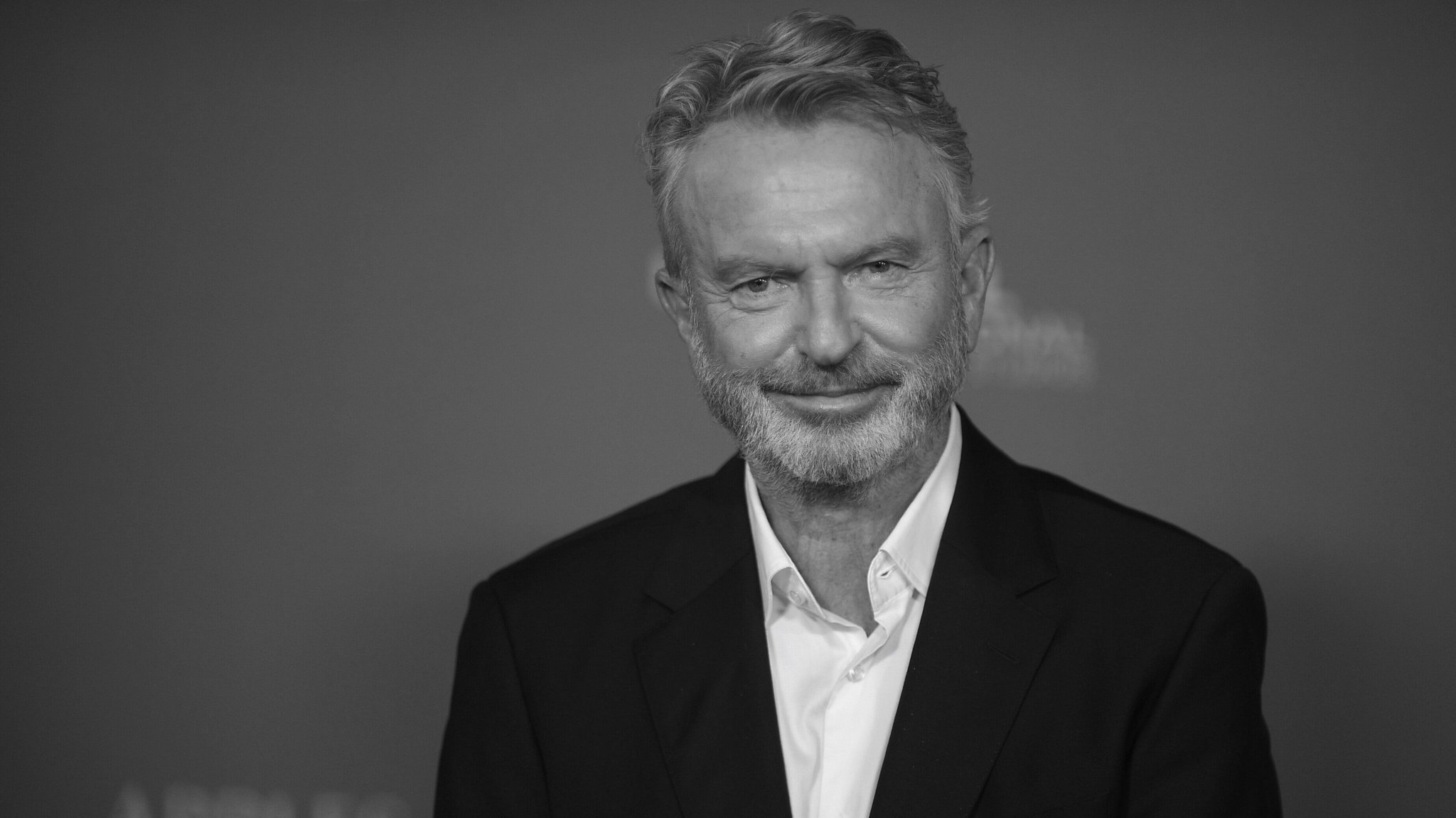 (Archivbild) Schauspieler Sam Neill im Anzug. | Bild: picture alliance / Richard Shotwell/Invision/AP | Richard Shotwell (Archivbild) Schauspieler Sam Neill im Anzug.