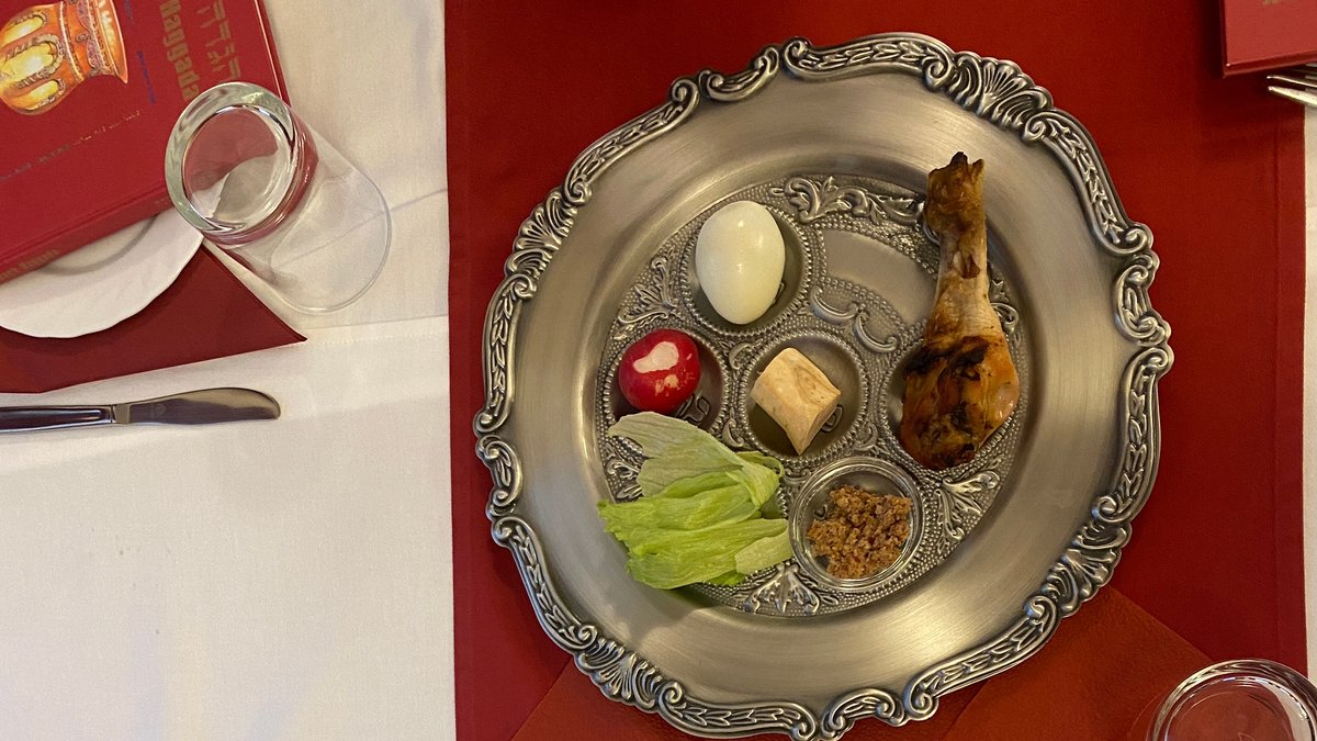 Am Seder-Abend werden Speisen mit symbolischer Bedeutung serviert.