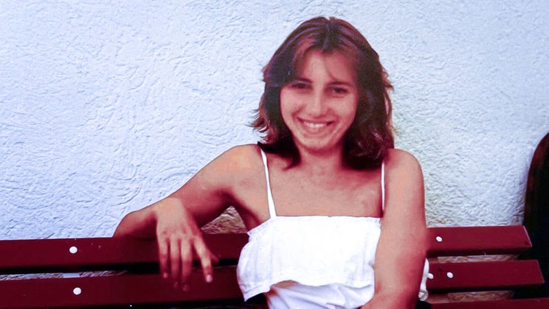 HANDOUT - 05.07.2024, Bayern, Aschaffenburg: Das undatierte Handout der Kriminalpolizei Aschaffenburg für den Cold Case «Maria Köhler» zeigt das Opfer Maria Köhler auf einer Bank. (zu dpa: «41 Jahre nach der Tat: Ex-Freund gesteht Tötung von Maria») Foto: -/Kriminalpolizei Aschaffenburg/dpa +++ dpa-Bildfunk +++ | Bild: dpa-Bildfunk/- HANDOUT - 05.07.2024, Bayern, Aschaffenburg: Das undatierte Handout der Kriminalpolizei Aschaffenburg für den Cold Case «Maria Köhler» zeigt das Opfer Maria Köhler auf einer Bank. (zu dpa: «41 Jahre nach der Tat: Ex-Freund gesteht Tötung von Maria») Foto: -/Kriminalpolizei Aschaffenburg/dpa +++ dpa-Bildfunk +++