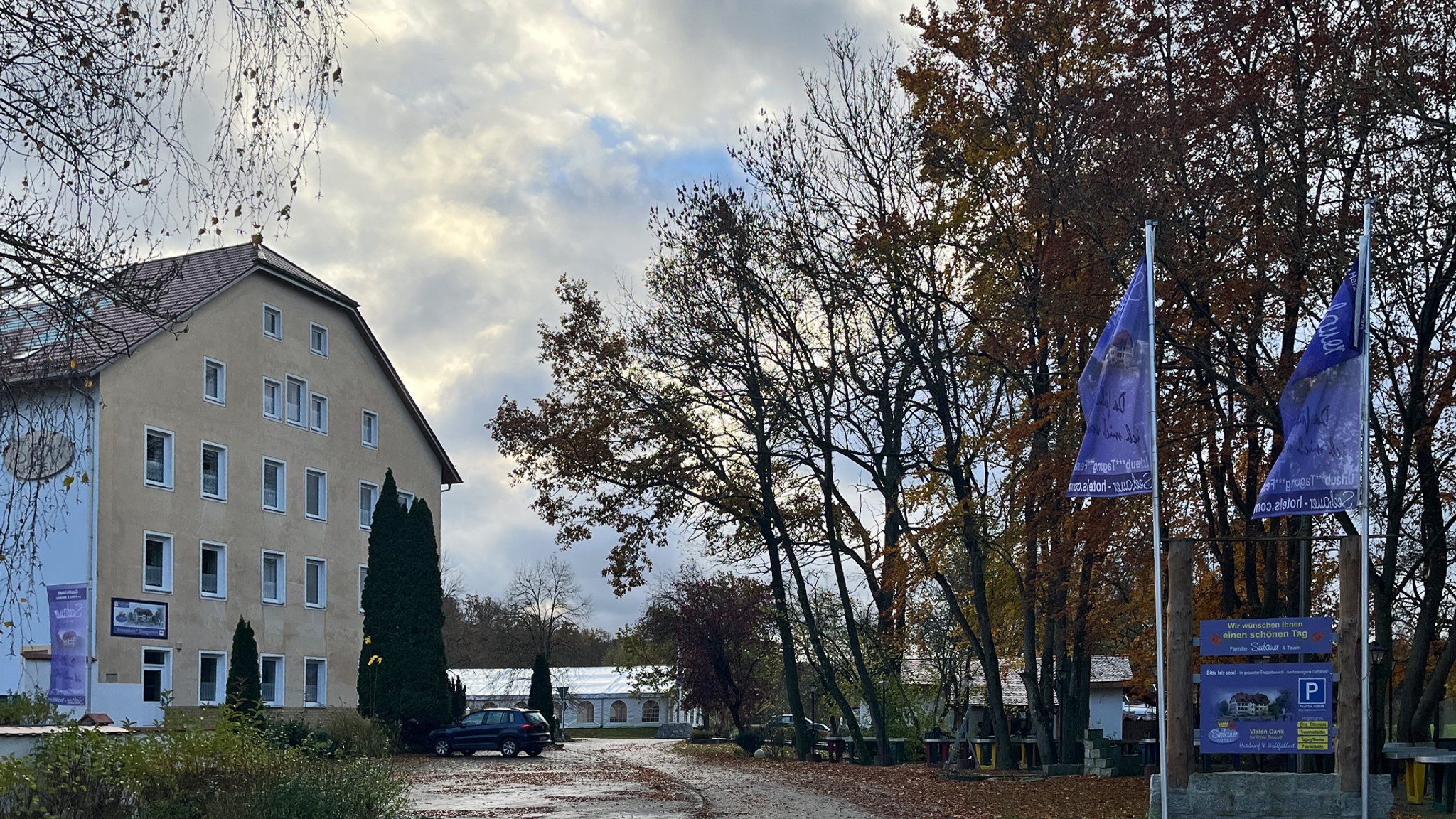 Seit dem Nachmittag kommen im nordschwäbischen Wemding Mitglieder der Szene zu einem der größten Treffen in Deutschland zusammen.