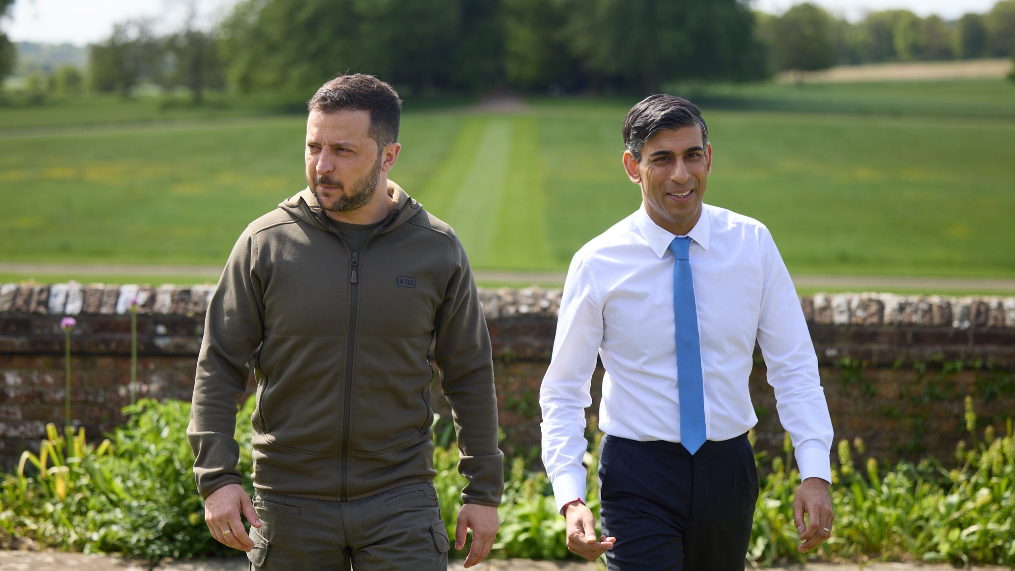 Der ukrainische Präsident Wolodymyr Selenskyj mit dem britischen Premierminister Rishi Sunak in London