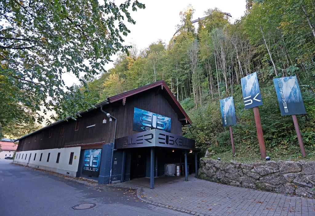Der Musikclub "Eiskeller" in Aschau. Dieses Lokal hatte die 23 Jahre alte Studentin Hanna vor ihrem gewaltsamen Tod Anfang Oktober 2022 besucht. 