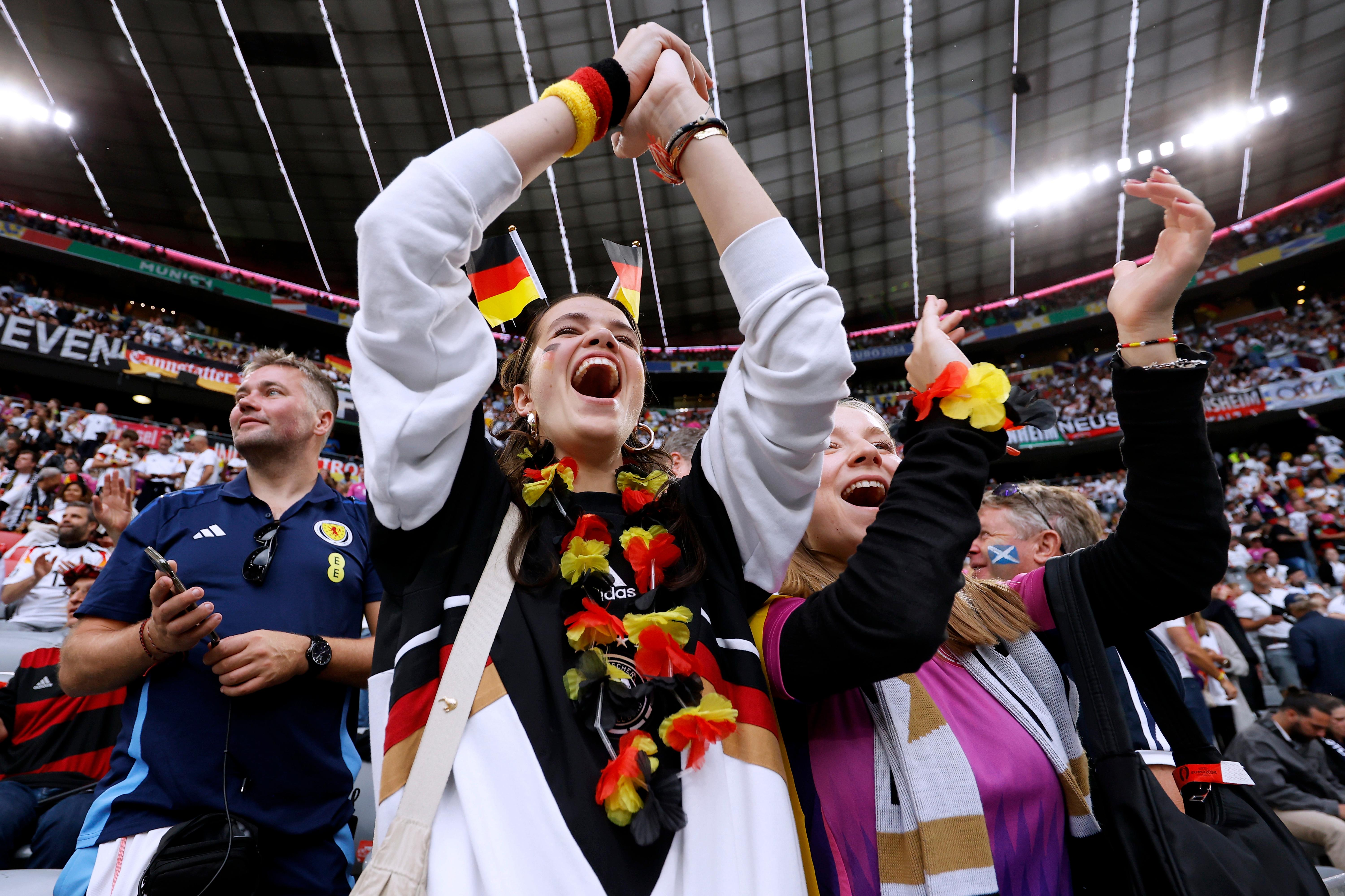 Deutsche Fans beim EM-Eröffnungsspiel in der Allianz Arena
