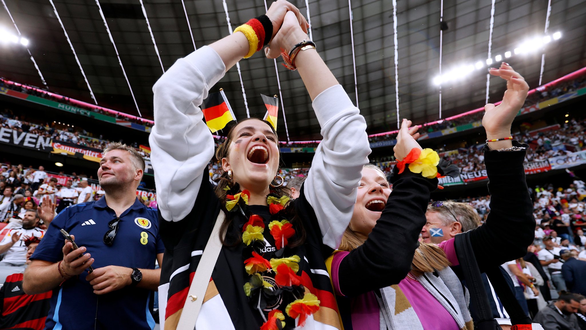 Deutsche Fans beim EM-Eröffnungsspiel in der Allianz Arena