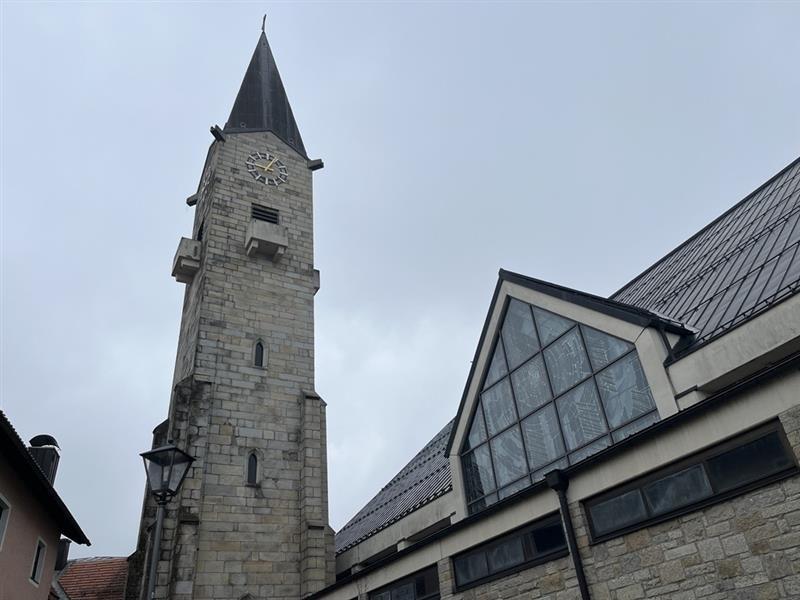 Kirchturm der Pfarrkirche St. Vitus in Hauzenberg