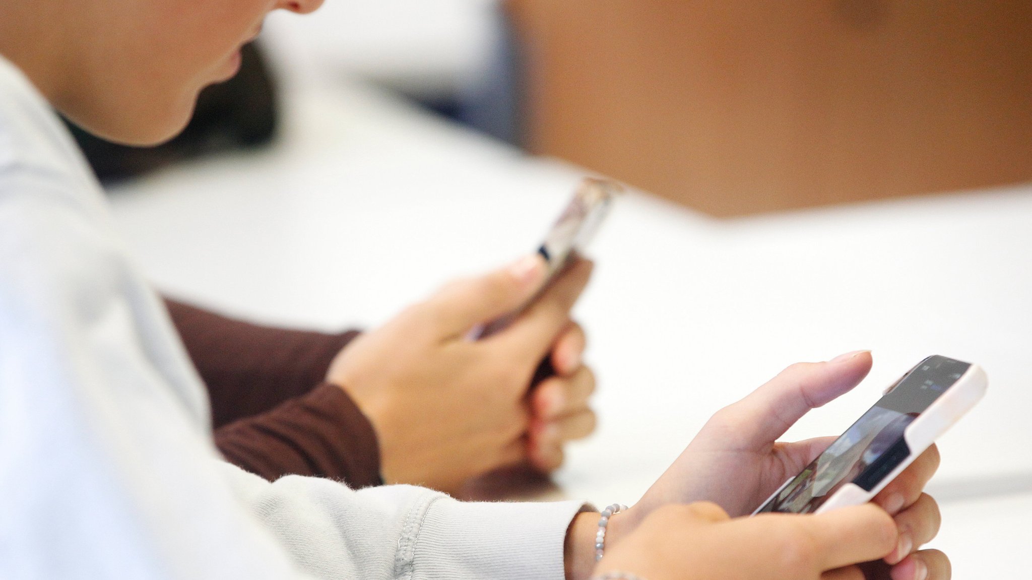 Handys an Bayerns Schulen bald verboten?