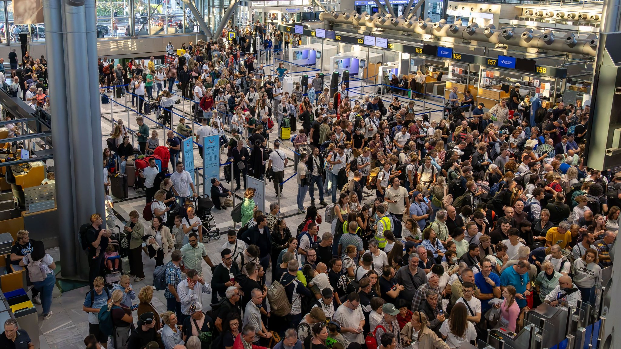 Bombendrohung legt Flughafen Stuttgart kurzzeitig lahm