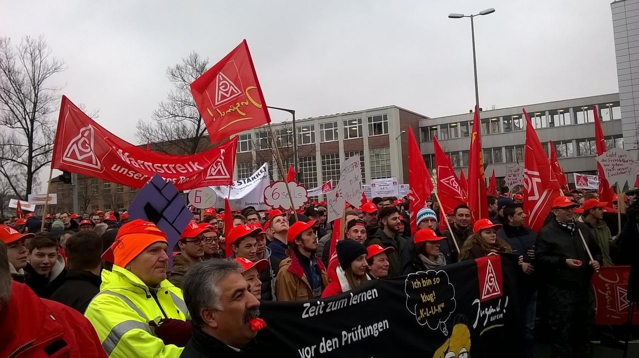 20.000 Bayerische Metaller Im Warnstreik | BR24