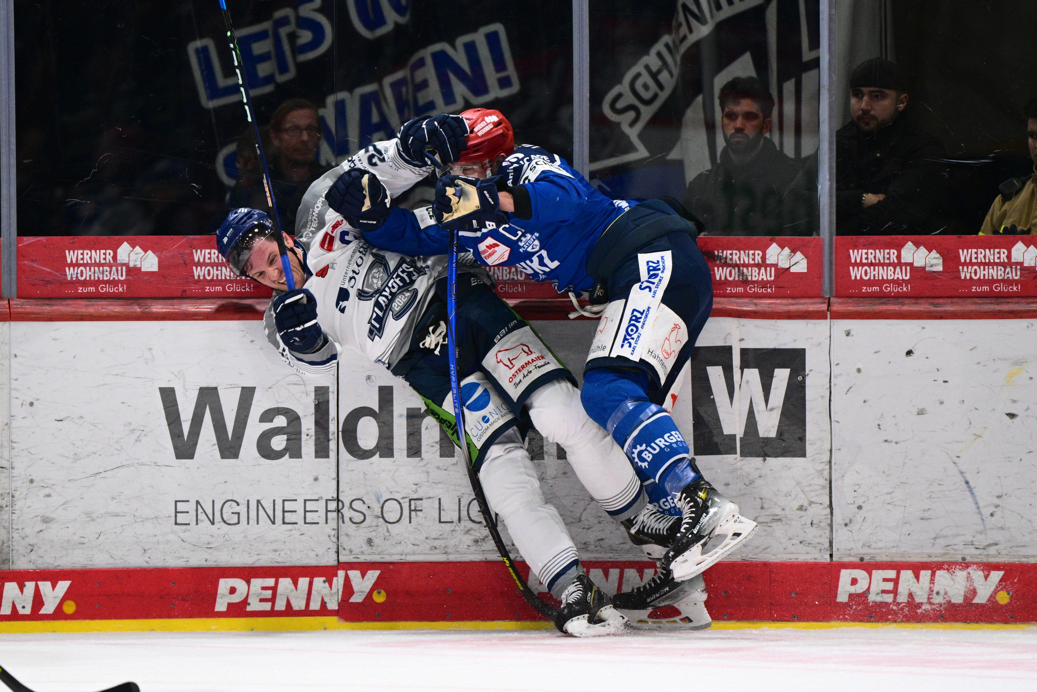 Straubing (l.) unterliegt Schwenningen