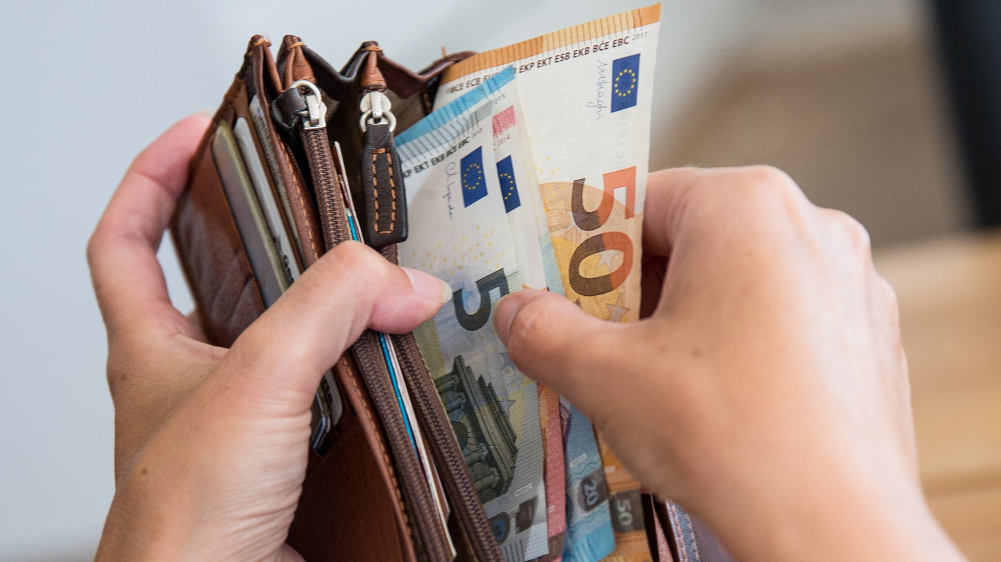 Lohnlücke in Bayern nimmt zu: Warum Frauen weniger verdienen