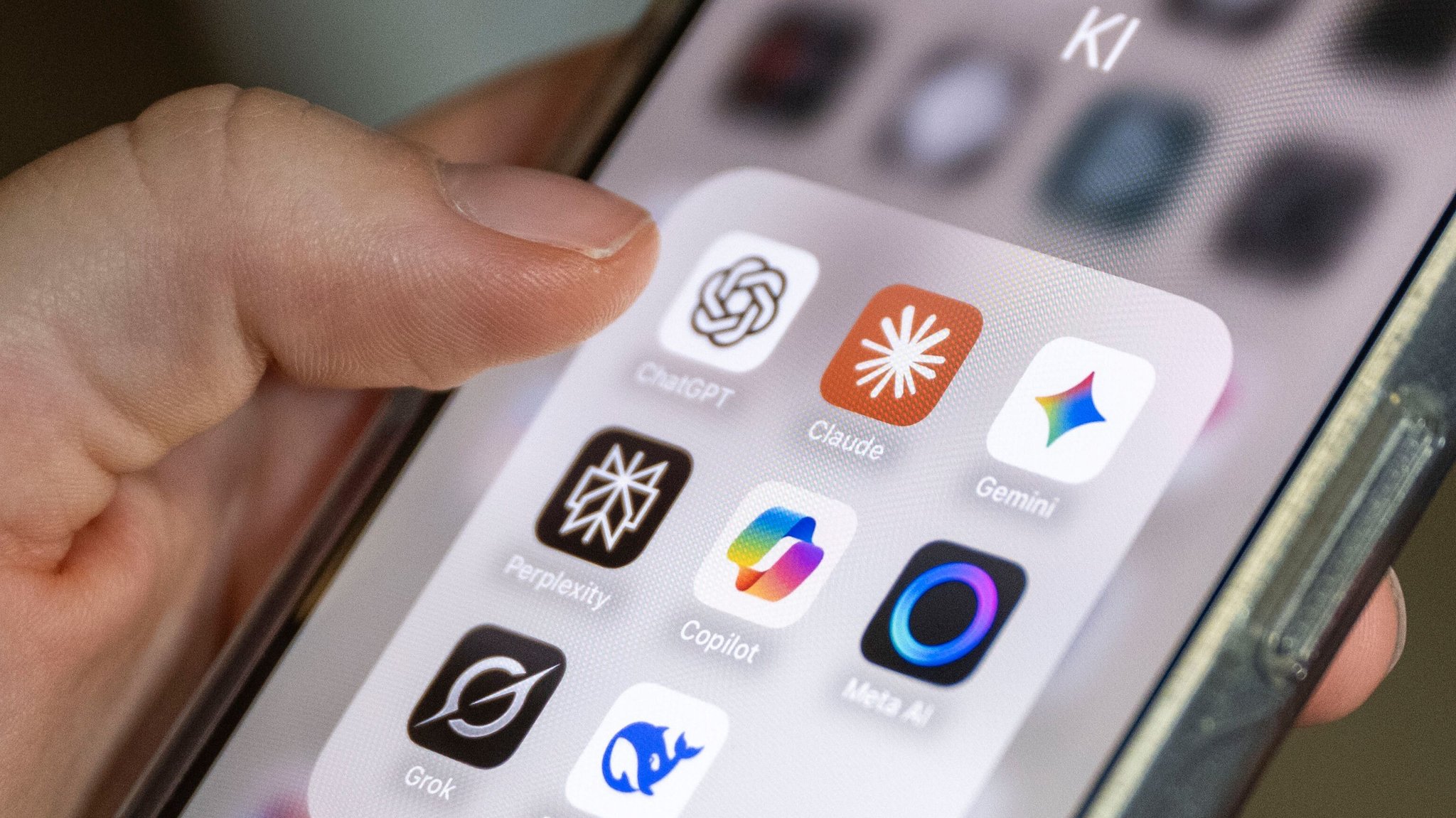 Symbolbild: KI-Apps auf einem Smartphone