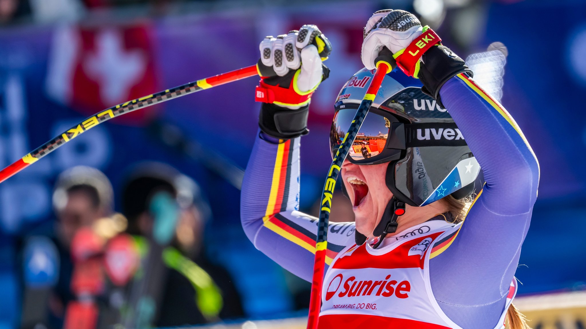Emma Aicher jubelt in St. Moritz | Bild: picture alliance/KEYSTONE | JEAN-CHRISTOPHE BOTT Emma Aicher jubelt in St. Moritz
