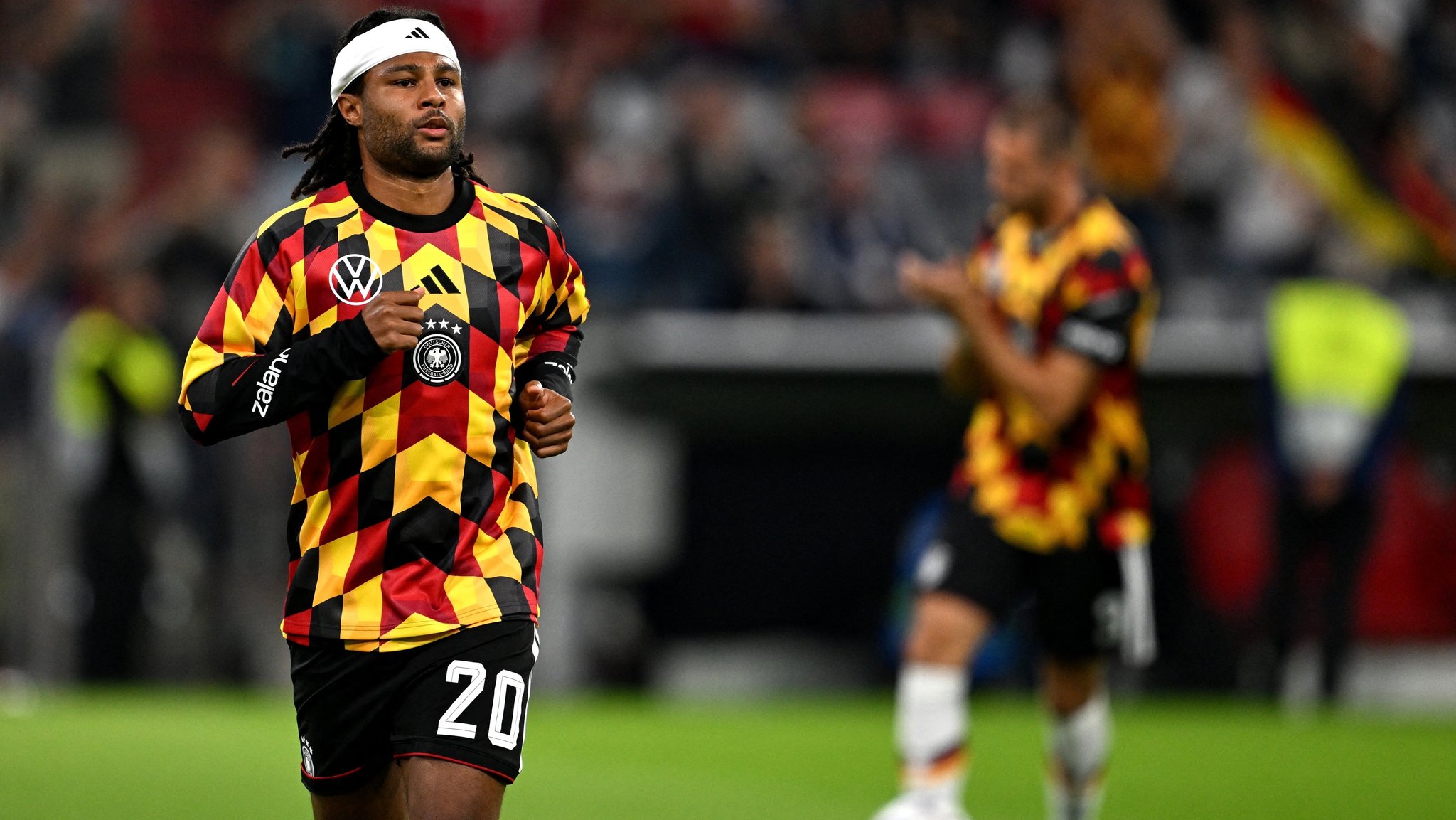 Serge Gnabry hat die Nationalmannschaft als Kapitän auf den Platz geführt | Bild: picture-alliance/dpa Serge Gnabry hat die Nationalmannschaft als Kapitän auf den Platz geführt