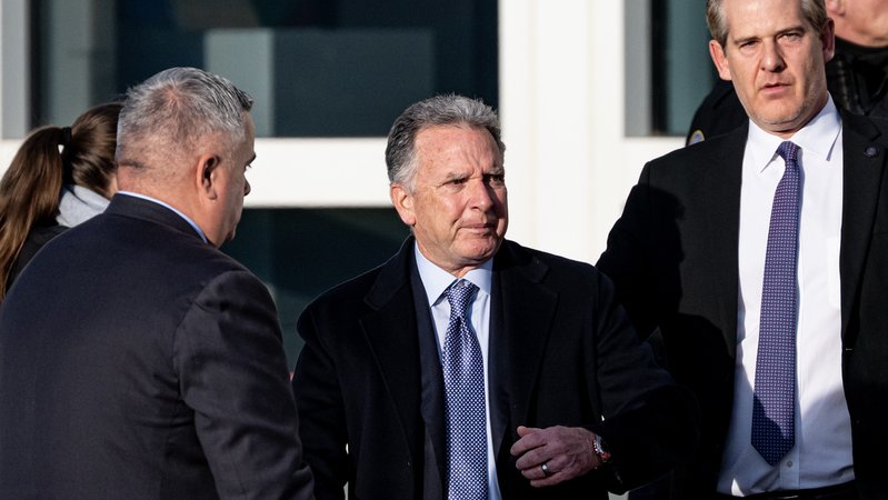 Steve Witkoff (M), Sondergesandter der Vereinigten Staaten, kommt aus der Amerikanischen Botschaft. | Bild: pa/dpa/Fabian Sommer Steve Witkoff (M), Sondergesandter der Vereinigten Staaten, kommt aus der Amerikanischen Botschaft.